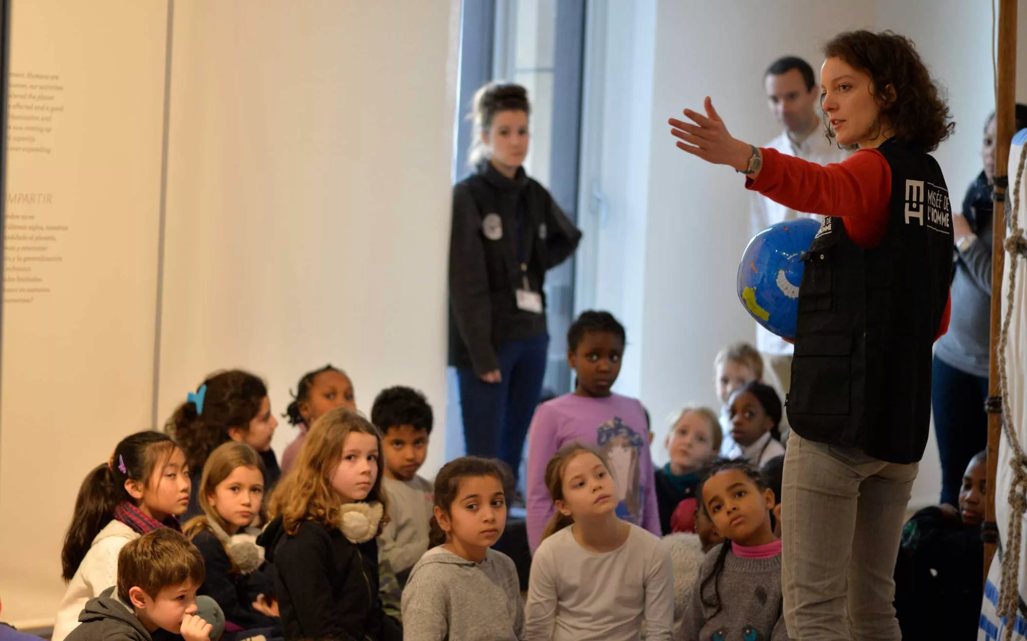 Visite d'un groupe scolaire au Musée de l'Homme © MNHN - J.-C. Domenech